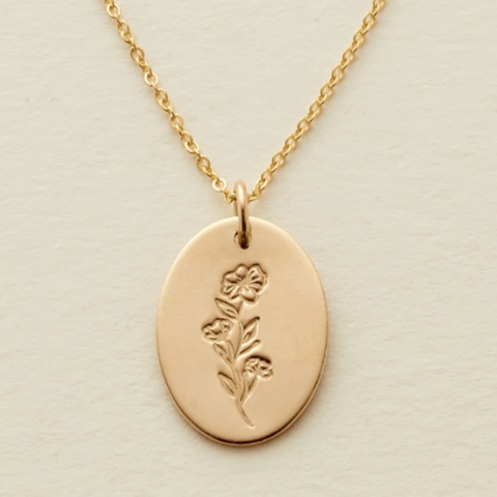 Bohemian Floral Family Engraved Pendant Necklace - Picture 10 of 16